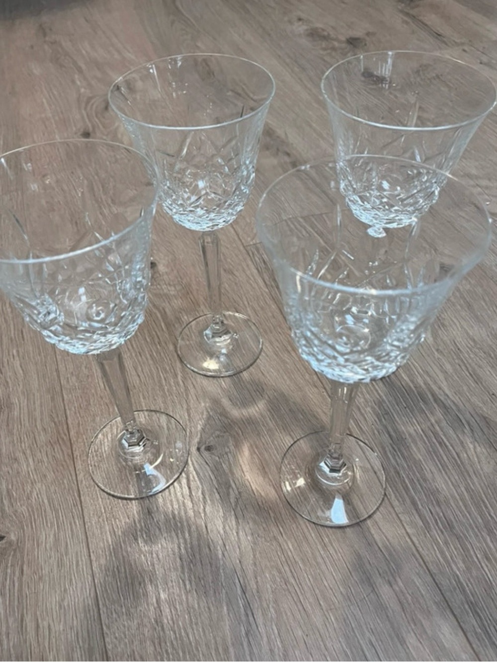 Lot of 4 stemmed glassware (M2)